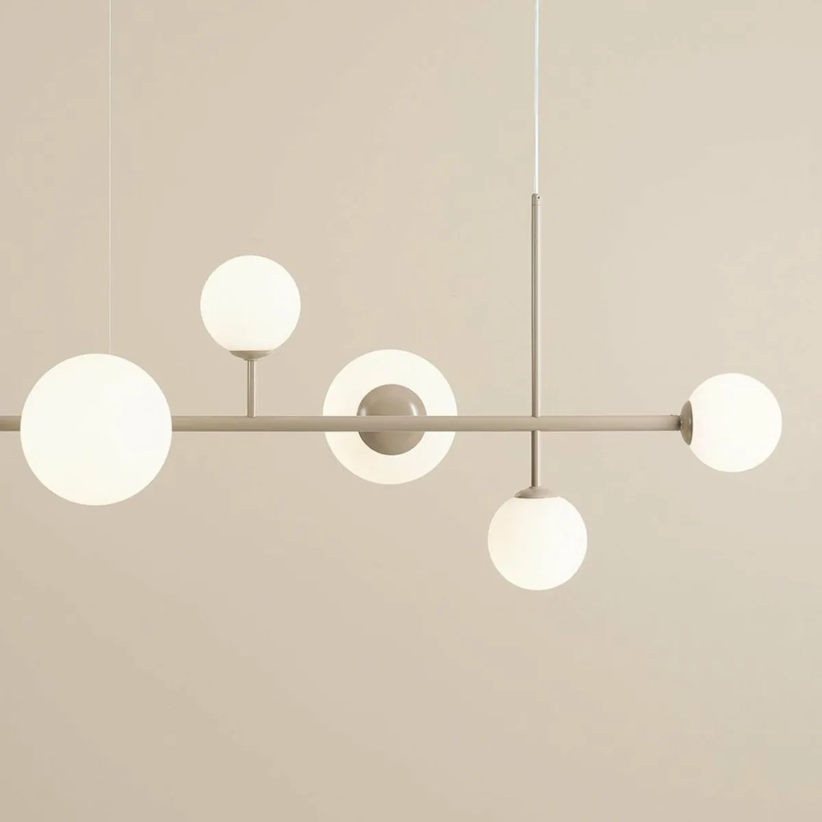 suspension_joel_beigeblanche___lampes_2.webp Discount ALDEX Suspension Joel, beige/blanche, à 6 lampes