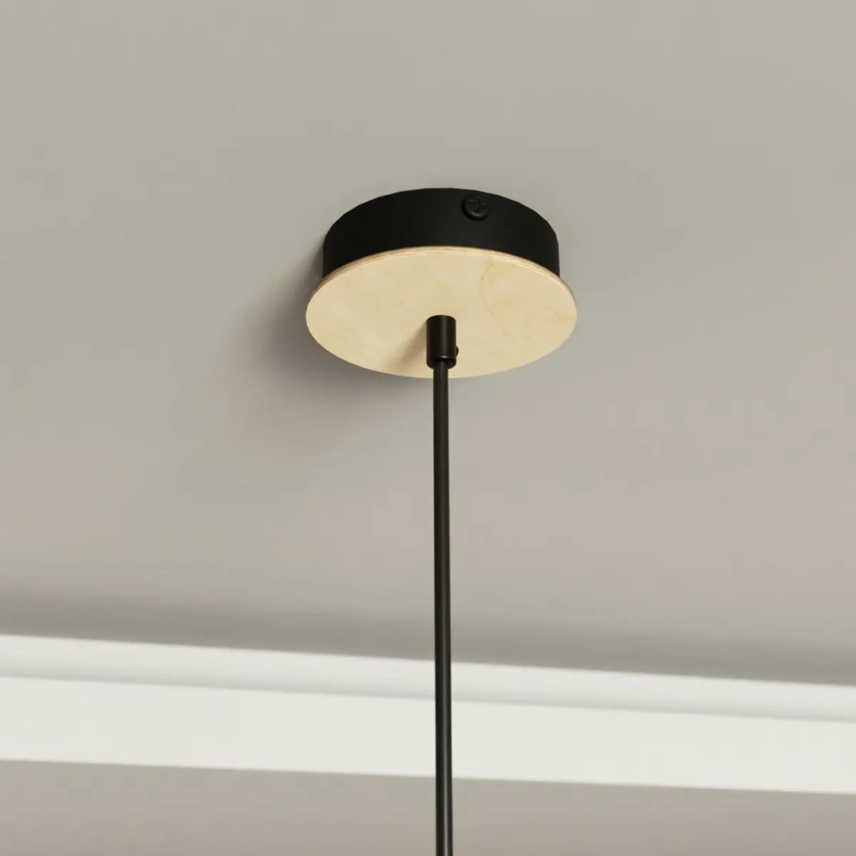 suspension_kobe___lampe_acier_bois_noir_4.webp Sale EMIBIG LIGHTING Suspension Kobe, à 1 lampe, acier, bois, noir