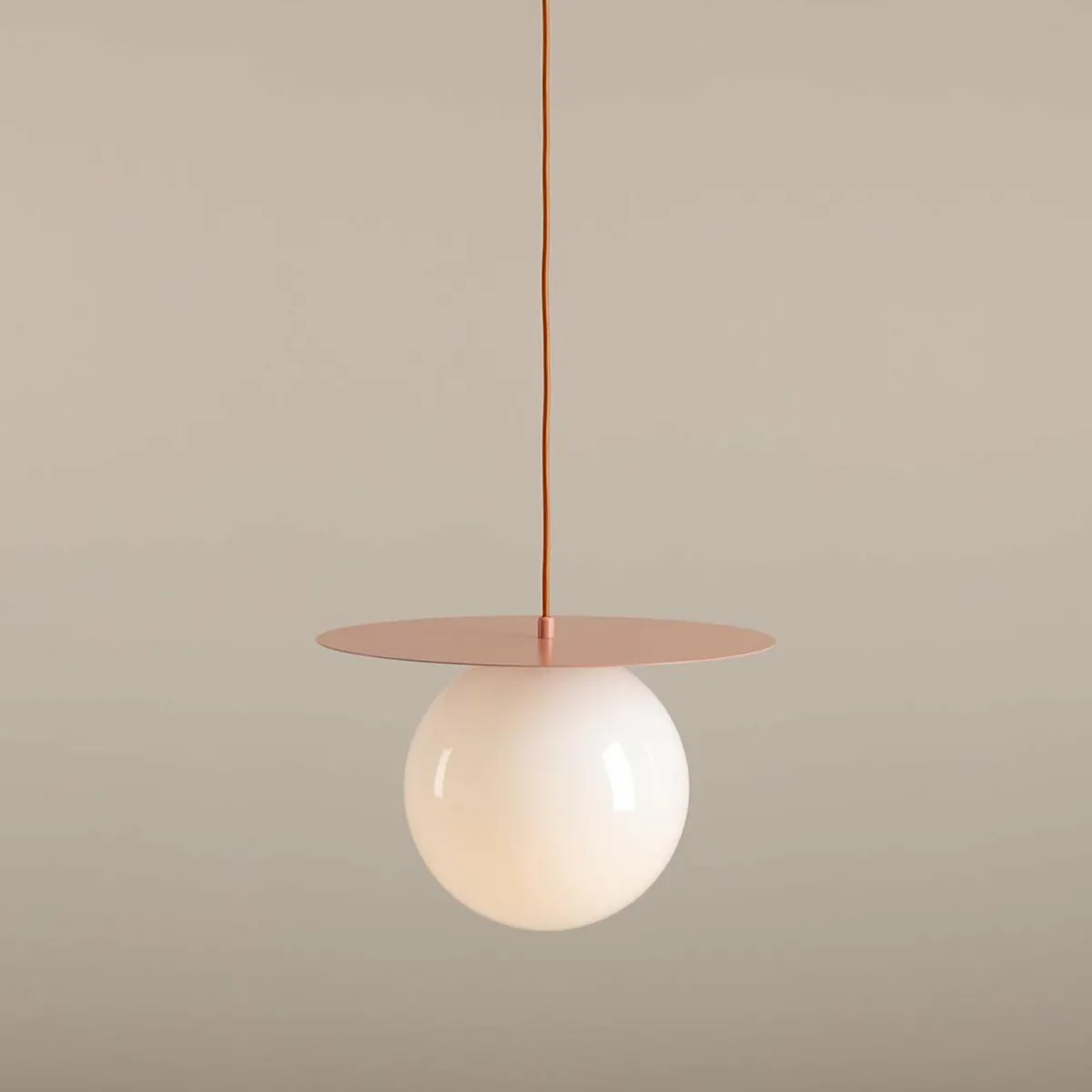 suspension_loop_coral_l_boule_de_verre_opale_mtal_rouge_corail_3.webp Best Sale ALDEX Suspension Loop Coral L, boule de verre opale, métal, rouge corail