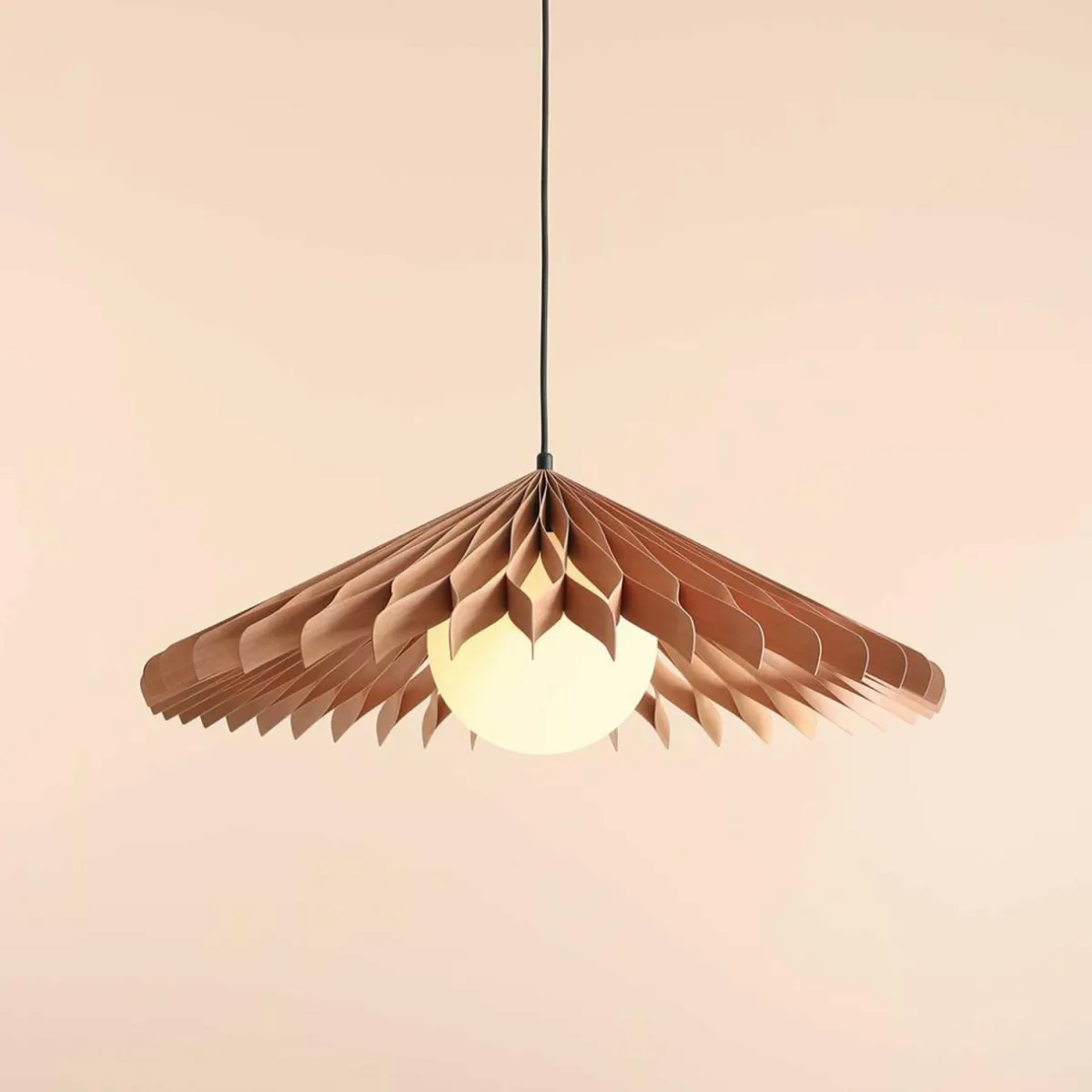 suspension_nature_sun_verre_xl_cne_plat___cm_bois_0.webp Shop ALDEX Suspension Nature Sun verre XL, cône plat, Ø 69 cm, bois