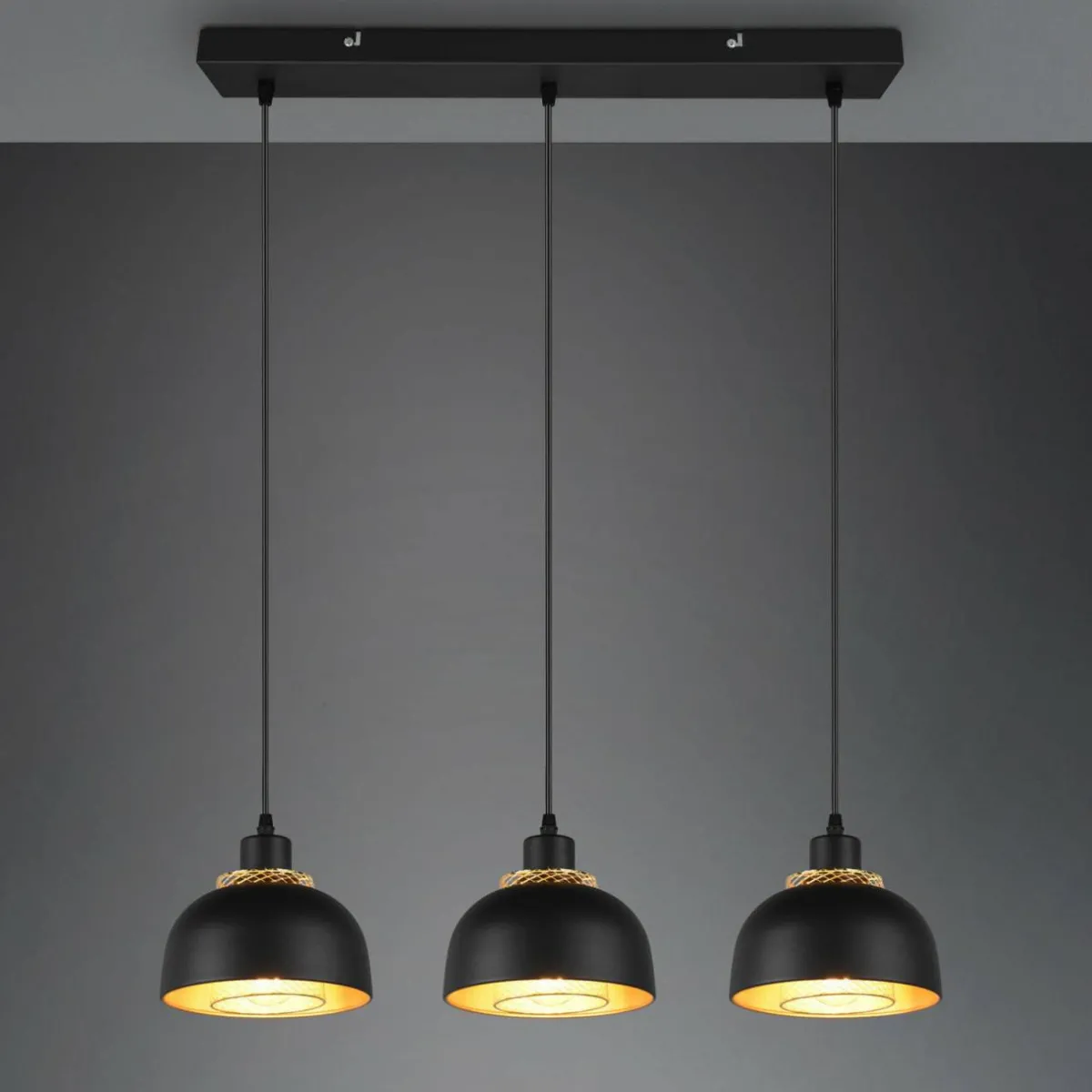 suspension_punch_noiredore_trois_lampes_0.webp Outlet Reality Leuchten Suspension Punch, noire/dorée, trois lampes
