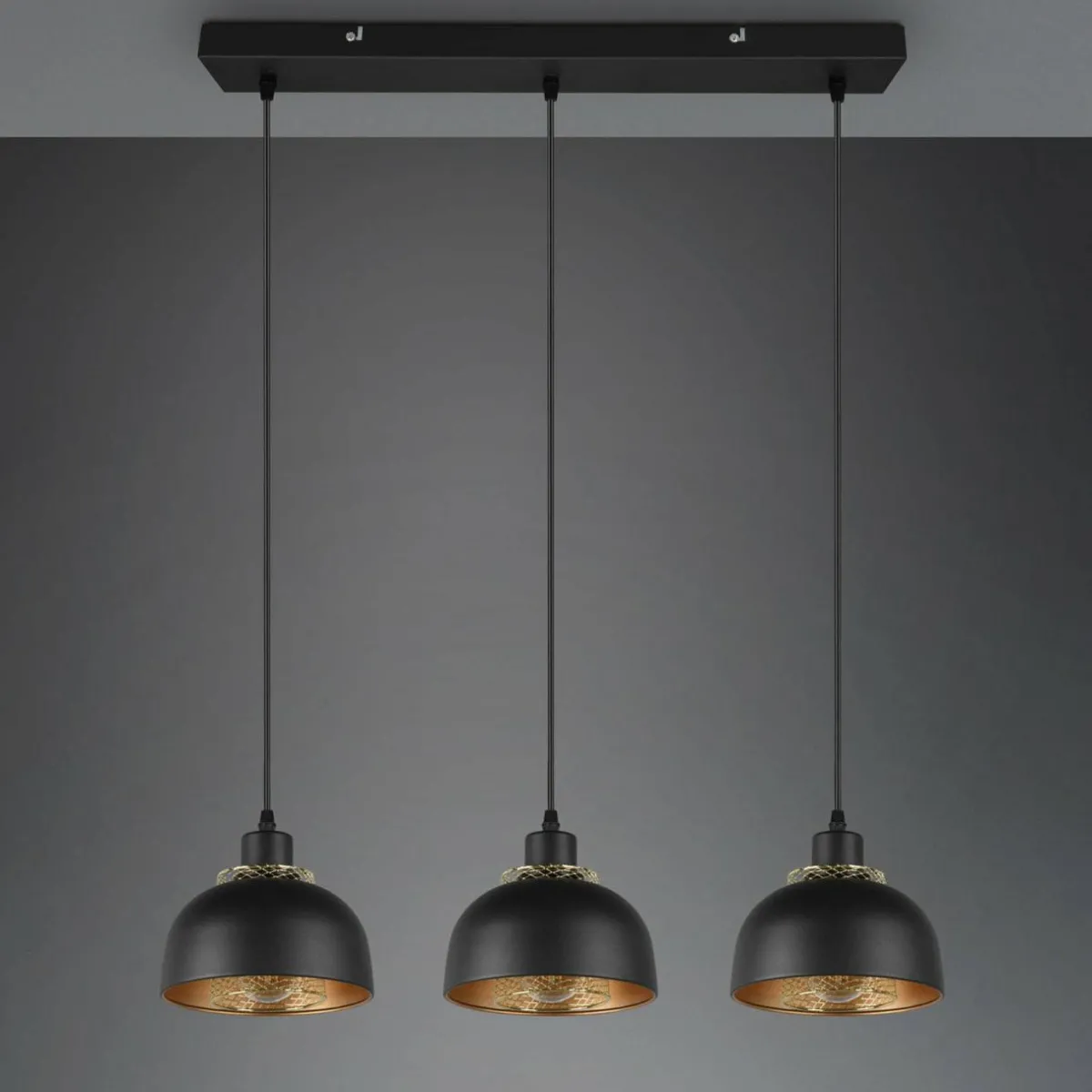 suspension_punch_noiredore_trois_lampes_2.webp Outlet Reality Leuchten Suspension Punch, noire/dorée, trois lampes