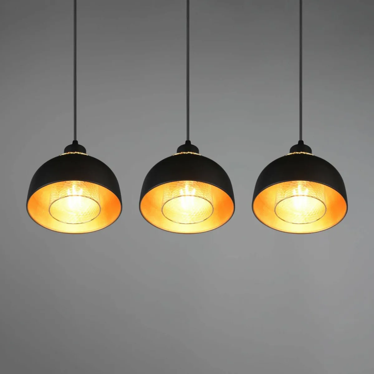 suspension_punch_noiredore_trois_lampes_6.webp Outlet Reality Leuchten Suspension Punch, noire/dorée, trois lampes