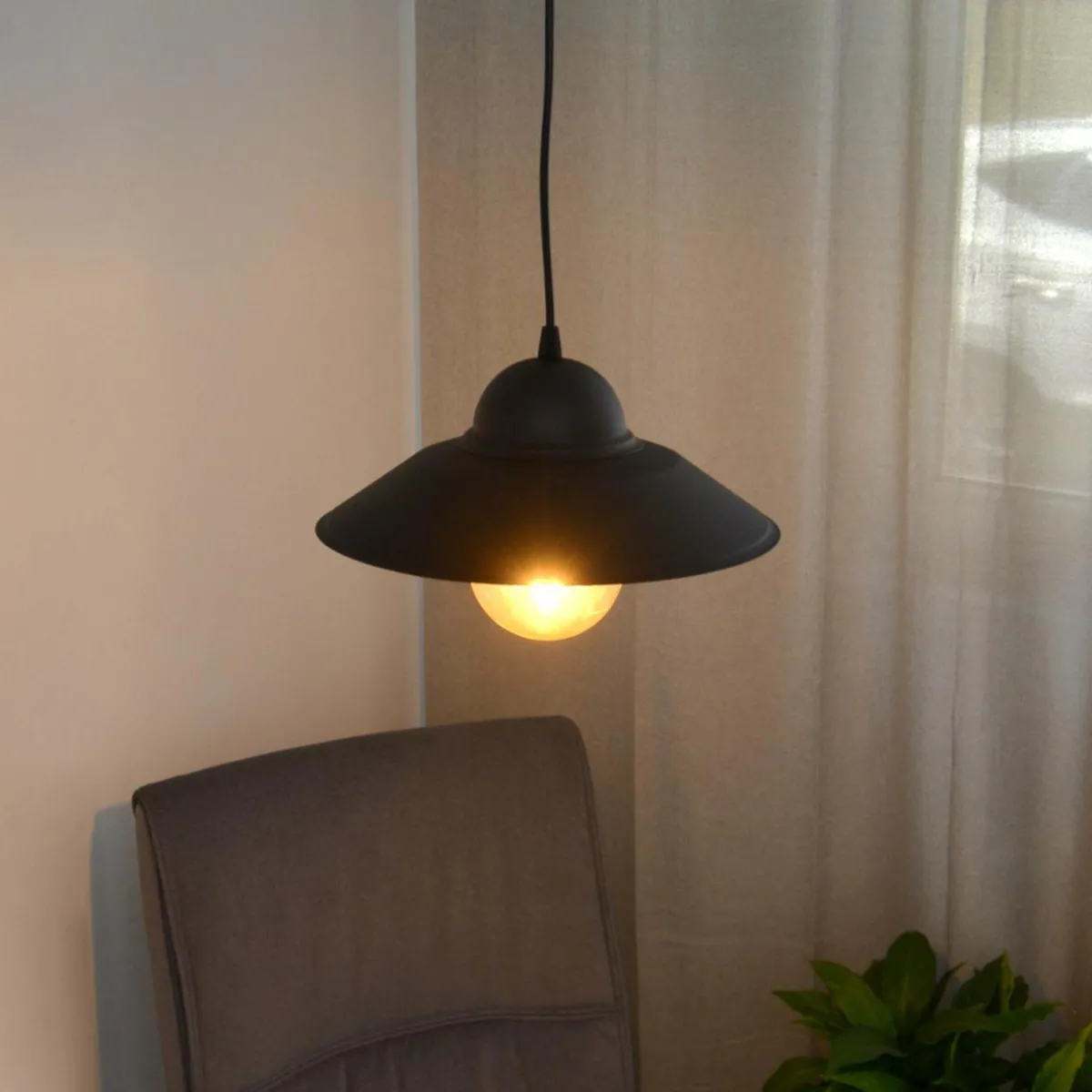 suspension_sorapis_noir_mtal___cm_0.webp Outlet HELAM Suspension Sorapis, noir, métal, Ø 27,5 cm