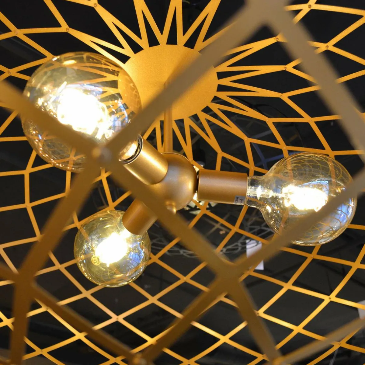 suspension_wolfram_abatjour_ovale_cm_dore_4.webp Outlet Lucide Suspension Wolfram, abat-jour ovale, 100 cm, dorée