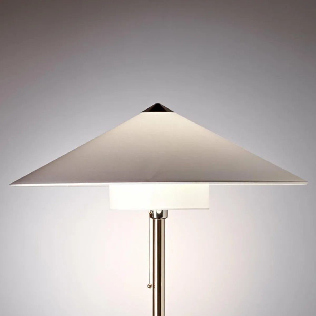 tecnolumen_wagenfeld_wstl_lampadaire_0.webp Shop TECNOLUMEN Wagenfeld WSTL30 lampadaire